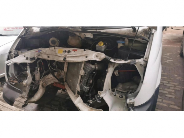 上汽大通上汽大通V802011款 2.5T 长轴中顶尊杰版