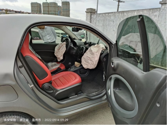 smartsmart fortwosmart fortwo 2018款 0.9T 66千瓦硬顶锋型版