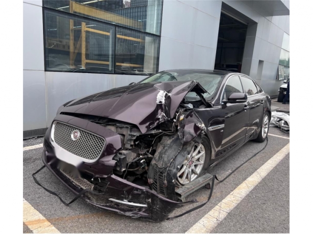 捷豹捷豹XJ2014款 XJL 3.0 SC 两驱全景商务版