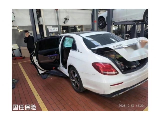 奔驰奔驰E级2017款 E 300 L 运动时尚型